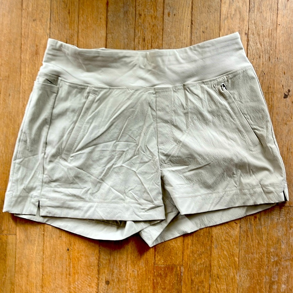 Athleta Trekkie North Short in Khaki